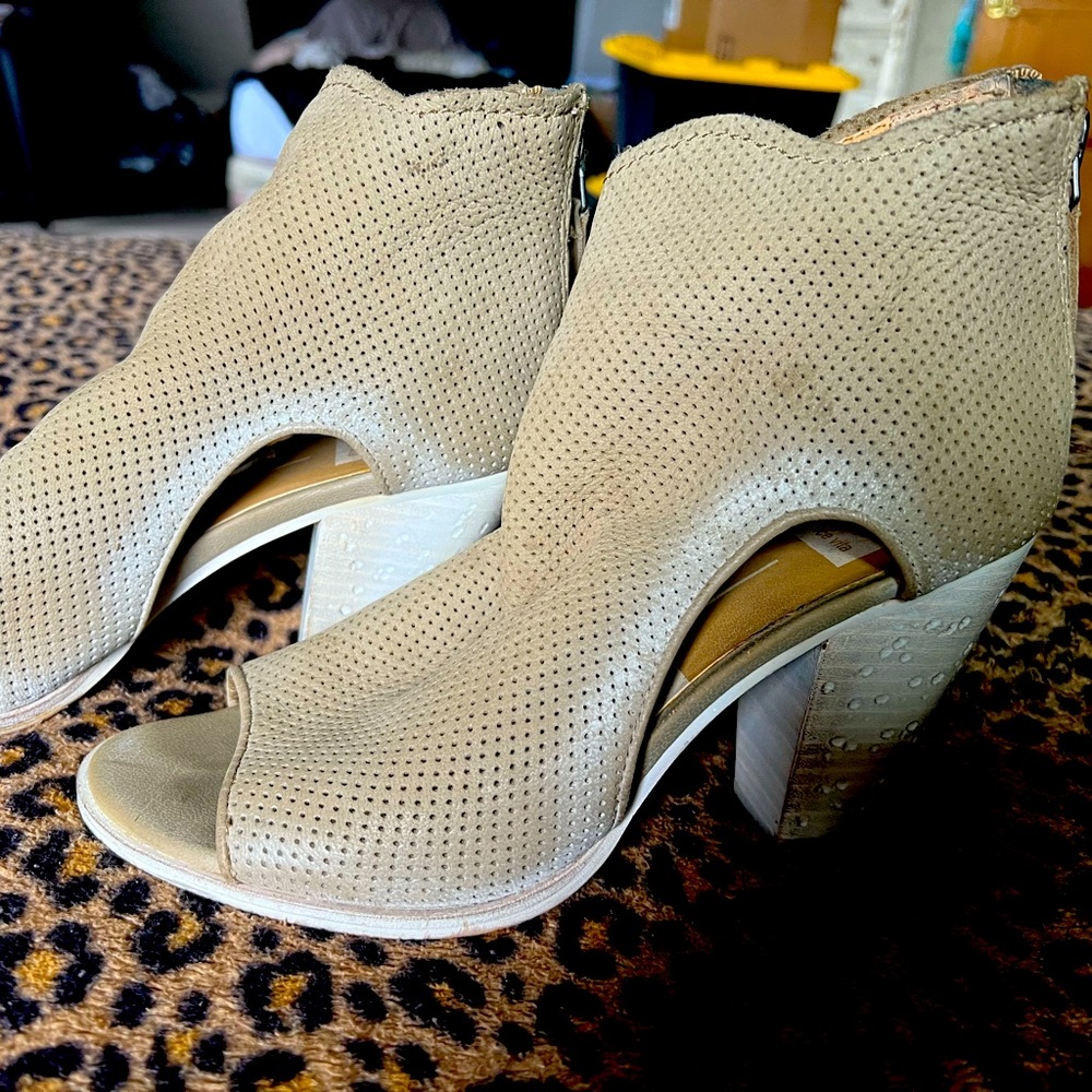 Dolce Vida Size 8 distressed open toe heels